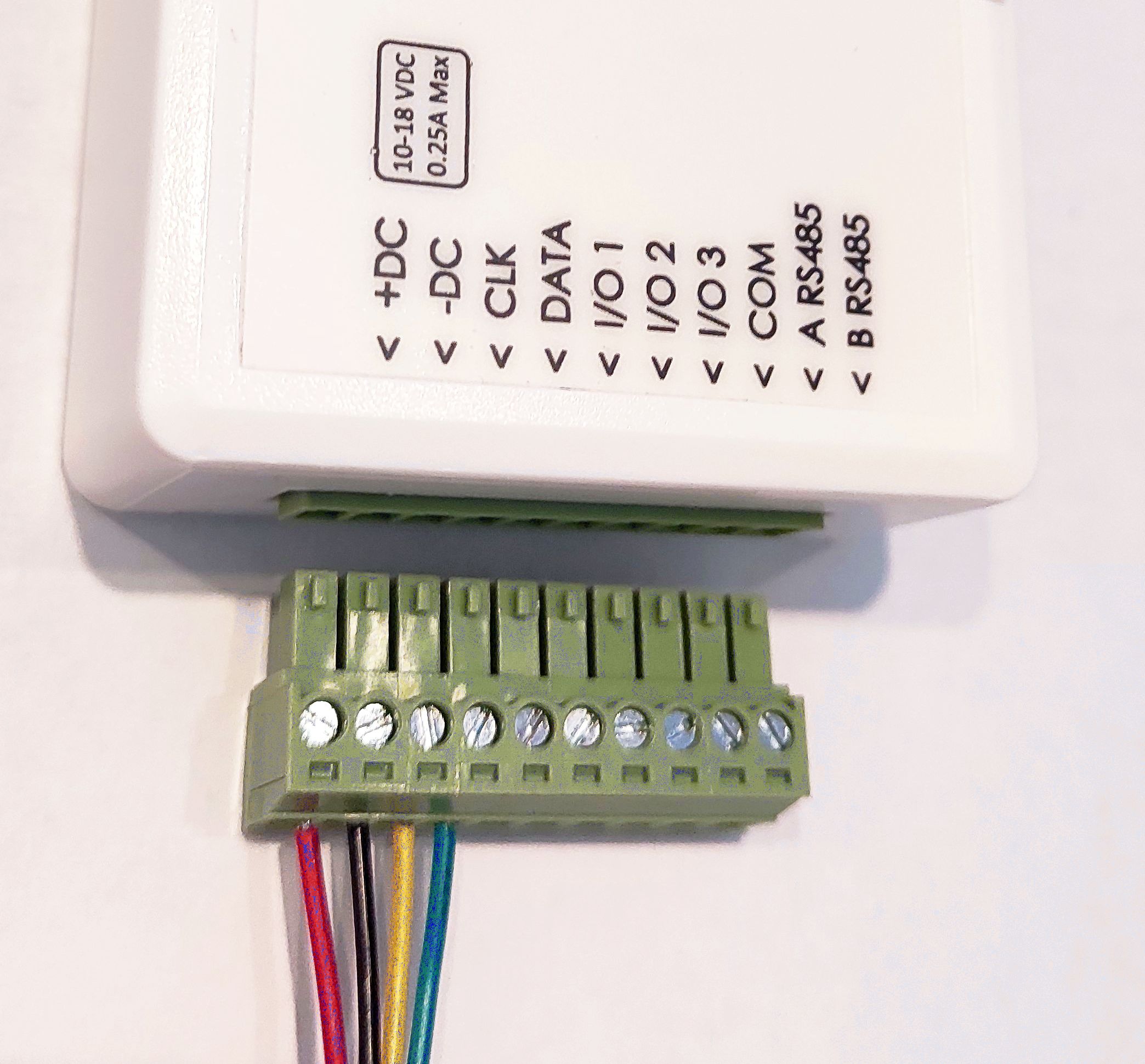 Afneembaar aansluitblok